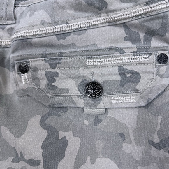 Affliction Camo Cargo Shorts Mens 36 Gray Military Utility Streetwear Y2K - Picture 7 of 12